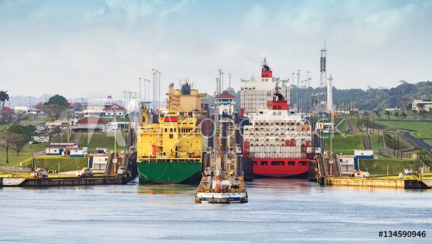 Bild på Panama canal  a cargo ship entering the miraflores locks in the